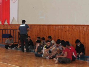 Kaçak Göçmenlerin Ülkelerine Gönderilmesi Tüm Hızıyla Devam Ediyor