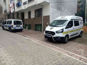 Genç Kız Tartıştığı Annesini Bıçakladı