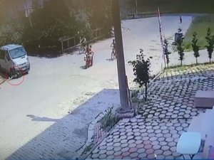 Kendisini Kovalayan Sürücüden Kaçan Çocuk Başka Bir Aracın Altında Kaldı