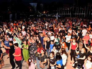 Kurs Merkezi Öğrencileri, Yks Öncesi Konserle Stres Attı