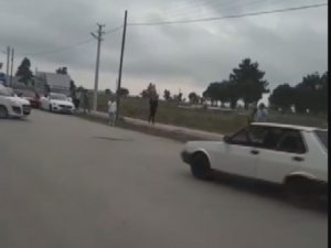 Otomobille Drift Yaparken Silahla Havaya Ateş Etti