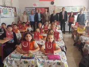 Öğrencilere Diş Fırçası Ve Macunu Dağıtıldı