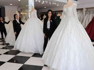 Düğün Sezonunun Başlamasıyla Birlikte Gelinlikçilere Rağbet Arttı