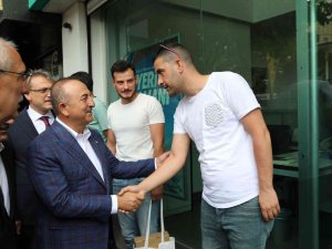 Dışişleri Bakanı Mevlüt Çavuşoğlu, Bingöl’de Esnafla Bir Araya Geldi