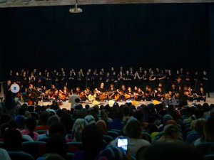 Beyşehir’de 115 Kişilik Öğrenci Korosu Ve Orkestrasından Yaza Merhaba Konseri