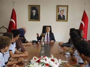 Vali Taşbilek Üniversiteler Arası Arama Kurtarma Yarışması Birincilerini Ağırladı