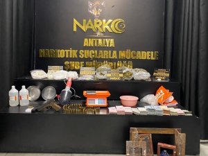 Evlerinde Uyuşturucu Madde Depolayan Şüpheliler Yakalandı