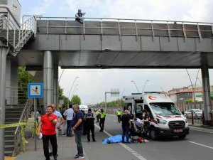Üst Geçitten Düşen Kadın Hayatını Kaybetti