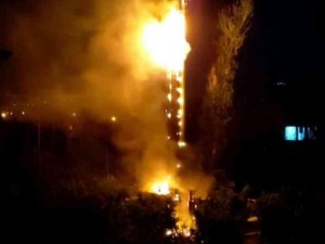 Baz İstasyonunun Direği Alev Alev Yandı