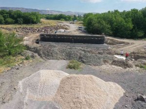 Elazığ’da Şorşor Deresi Üzerine Yeni Köprü İnşa Ediyor