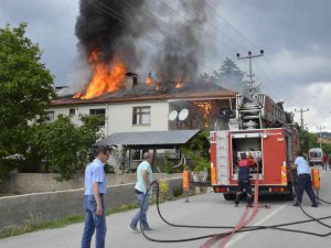Burdur’da Evin Çatısını Saran Alevler Paniğe Sebep Oldu