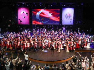 Gaün İ̇lahiyat Fakültesi’nde Mezuniyet Sevinci