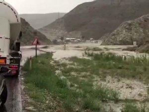 Sel Nallıhan’ı Vurdu
