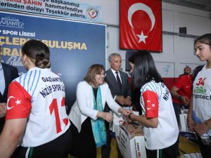 Gaziantep Büyükşehir’den Nizip Spor Lisesine Malzeme Yardımı
