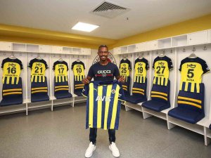 Lincoln Henrique: “Fenerbahçe İçin Sahada Her Şeyi Vereceğim”