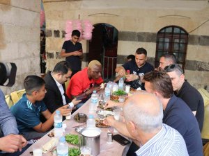 İ̇brahim Yattara Ve Ümit Karan Urfa Ciğerine Hayran Kaldı