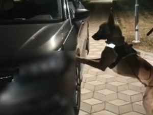 Aracın Motor Kısmına 5 Kilo Uyuşturucu Sakladılar