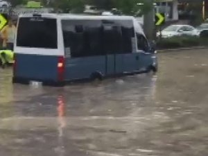 Çankaya’da Sağanak Yağış Sonrası Hayat Durma Noktasına Geldi