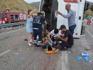 Yan Yatan Tur Midibüsünde Can Pazarı Yaşandı
