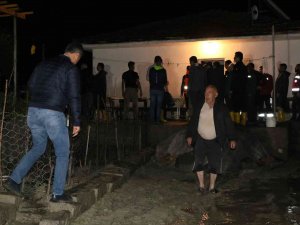 Erzincan’da Sağanak Sele Dönüştü, Bazı Noktalarda Su Baskını Yaşandı