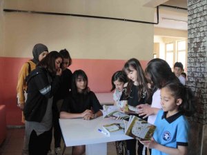 12 Yaşında Kitap Yazdı, Gelirini Okula Bağışlayacak