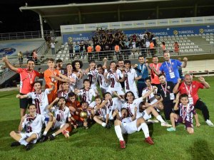 İ̇negölspor U15 Türkiye Şampiyonu