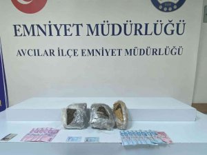 Otomobil Bagajı Uyuşturucu Zulası Çıktı