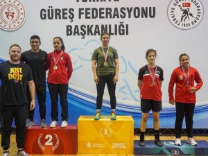 Kaşlı Güreşçiler Dereceyle Döndü