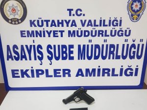 Kütahya’da Durdurulan Araçlarda 2 Ruhsatsız Tabanca Ele Geçirildi