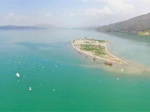 35 Dönümlük Ada, Tavşan Ve Martılara Emanet