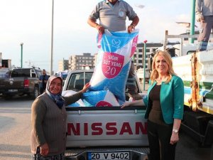 Merkezefendi Belediyesinden Süt Üreticilerine Yem Desteği