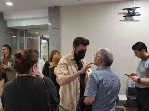 Türk Bayrağındaki Hilale Asılmış İnsan Silueti Çizen Sanığa Hapis Cezası