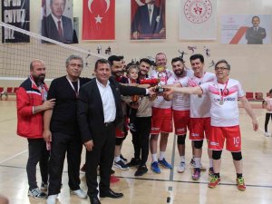 Kurumlar Arası Voleybol Turnuvası Şampiyonu Büyükbaş Yapı Denetim Oldu