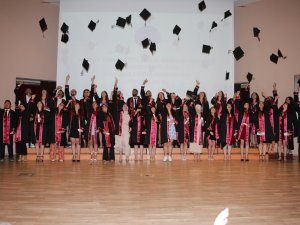 Sağlık Bilimleri Fakültesi Mezunları Yemin Ederek Mesleklerine İlk Adımı Attı