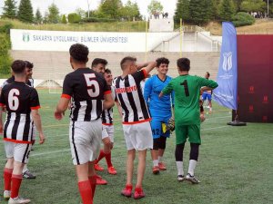 Subü Futbol Turnuvası Tamamlandı: Dereceye Giren Takımlar Kupalarını Kaldırdı