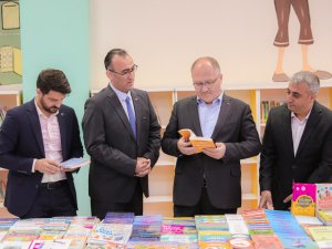 Sivas Belediyesi, Kütüphaneye 500 Kitap Bağışladı