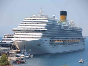 Dev Gemi Bin 411 Yolcusuyla Bodrum’a Geldi