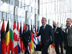 Milli Savunma Bakanı Akar, Nato Karargahı’nda
