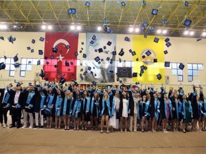 Edirne’de Üniversite Öğrencilerinin Mezuniyet Sevinci
