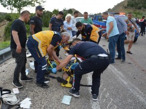 Denizli’den Antalya’ya Giden Tur Midibüsü Devrildi: 1 Ölü, 22 Yaralı