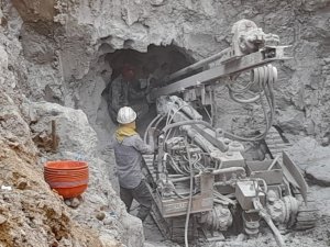 Hindistan’da Kuyuya Düşen Çocuk 104 Saat Sonra Kurtarıldı