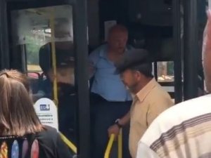 Başkent’te Otobüs Şoförü Ve Yolcu Çıkan Kavgada Birbirine Girdi