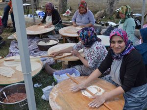 Okul İçin Veliler Yaptıkları Yemeklerle Kampanya Düzenledi