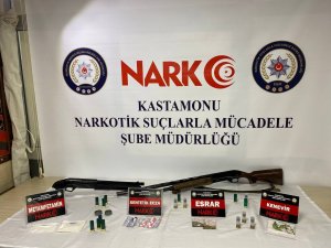 Tahliye Olur Olmaz Genital Bölgesine Sakladığı 50 Bin Tl Değerindeki Uyuşturucuyla Yakalandı