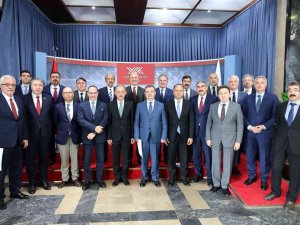 Rektör Özölçer, Mazbatasını Yök Başkanı Özvar’ın Elinden Aldı