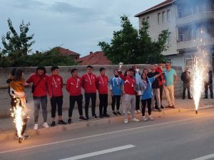 Şampiyonadan Türkiye Derecesiyle Dönen Öğrenciler Coşkuyla Karşılandı