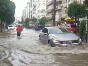 Nazilli’de Sağanak Yağış Sokakları Dereye Çevirdi