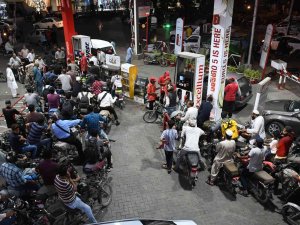 Pakistan’da 20 Gün İçinde Akaryakıta 3’üncü Zam