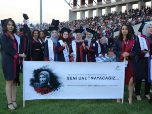 Başak Cengiz Mimarlık Fakültesi Yeni İsmiyle İlk Mezunlarını Verdi