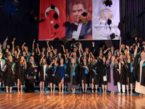 Sü Mimarlık Ve Tasarım Fakültesinde Mezuniyet Heyecanı